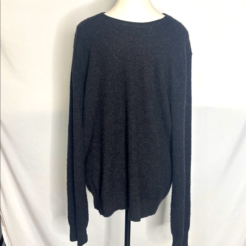 Saks Fifth Avenue 100% Cashmere Crewneck Sweater in Charcoal Gray